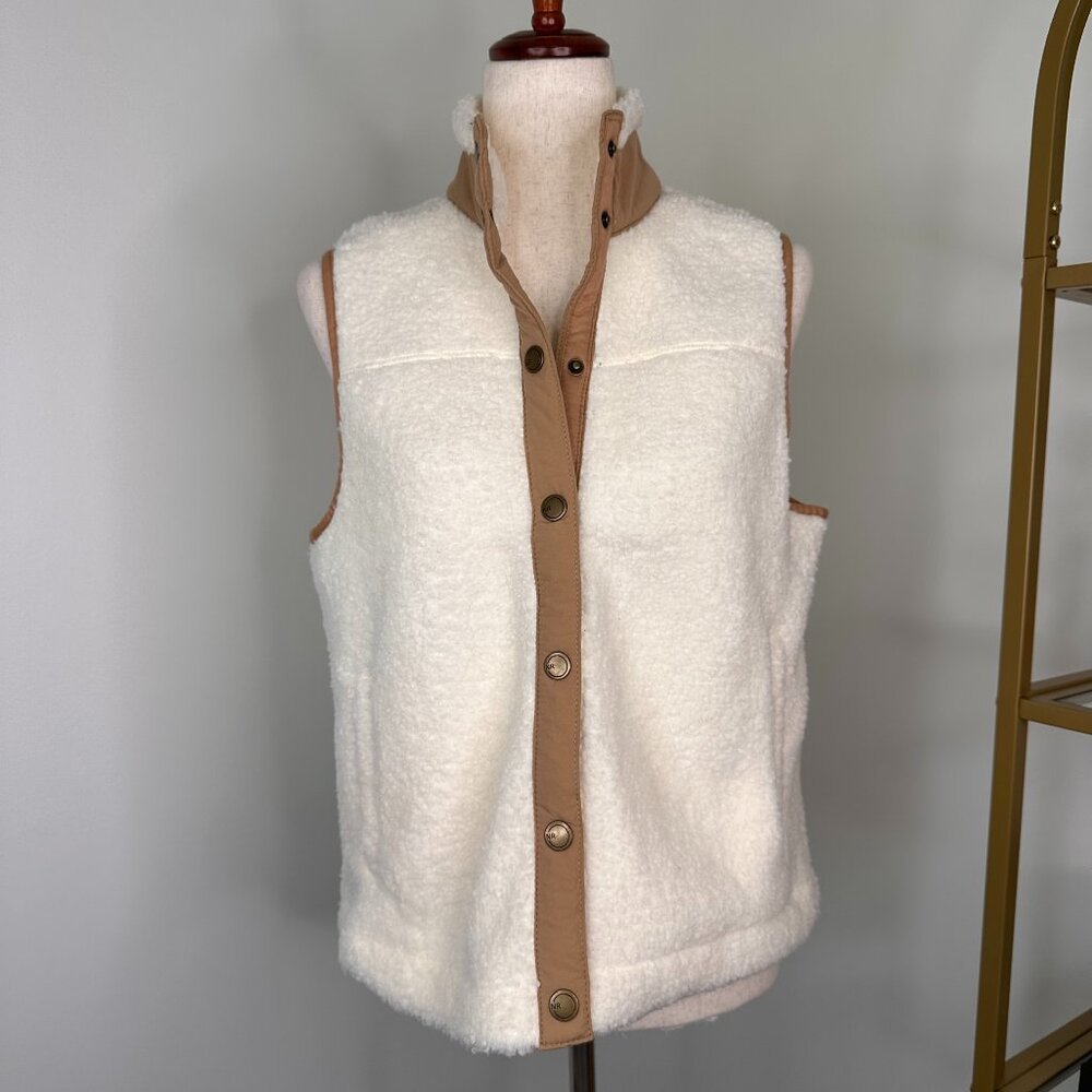 Natural reflections Snap Front Sherpa Vest NWT